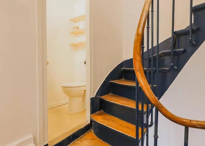 Characterful 6p Grand Boulevard Апартаменты Париж