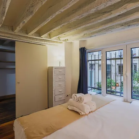 Characterful 6p Grand Boulevard Appartement